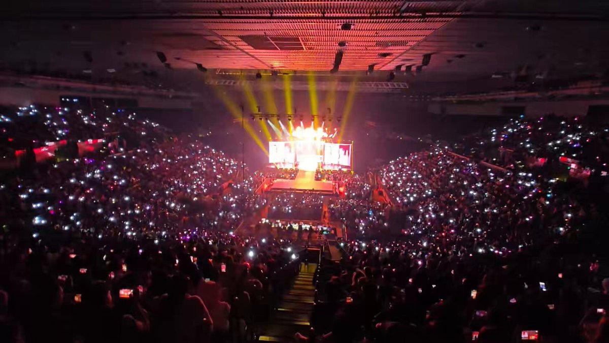 IVE Shares Sing-Along Moment with Melbourne DIVE During SHOW WHAT I AM Tour