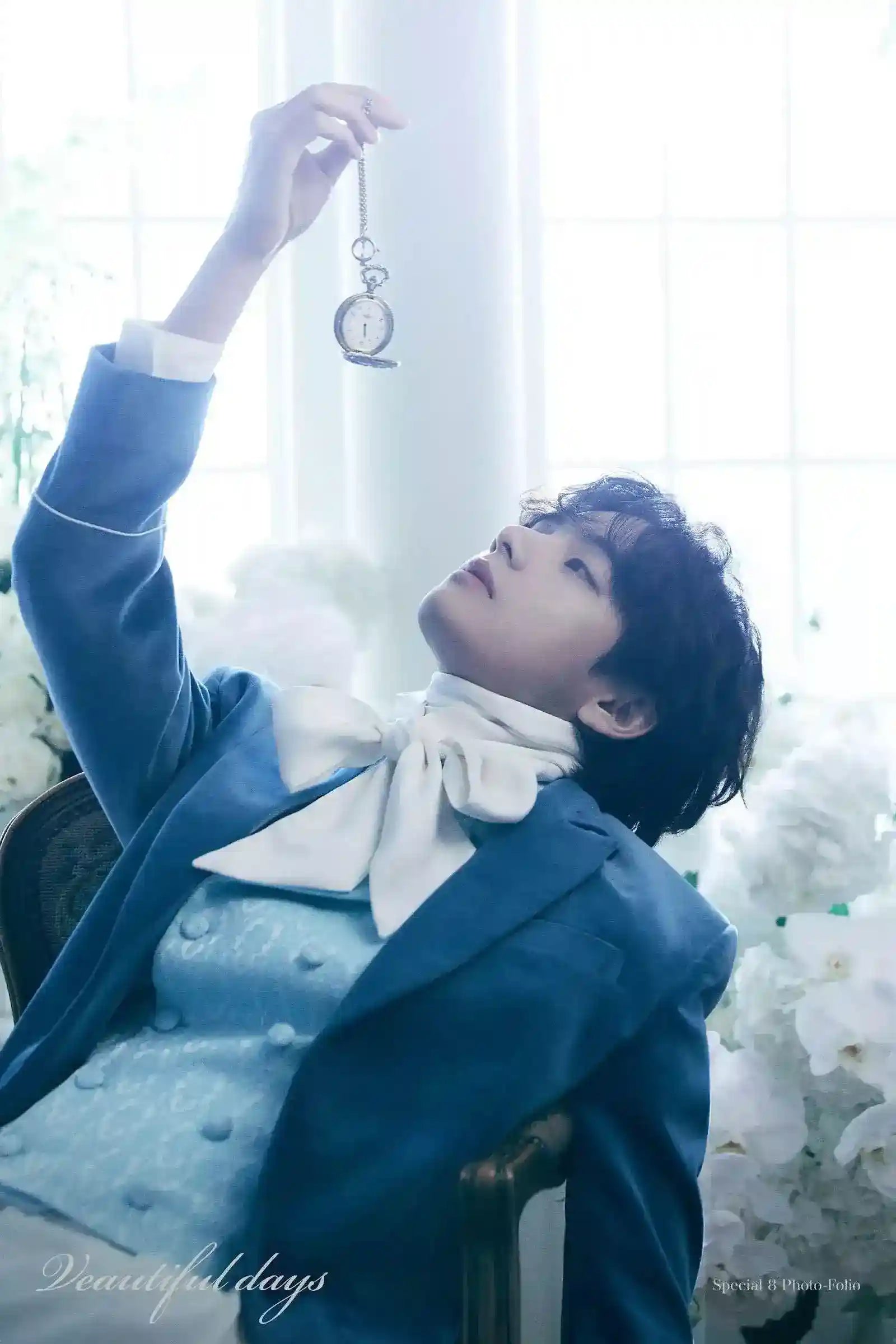 V - BTS Special 8 Photo-Folio Me, Myself, and V 'Veautiful Days